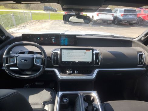 New 2025 Ford Expedition Platinum w/ Stealth Performance Package image 29