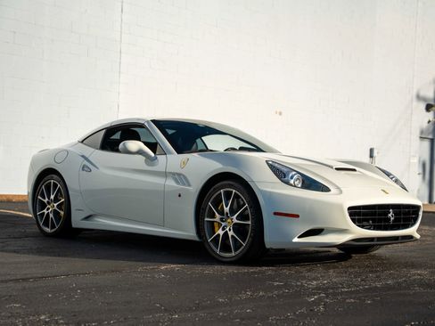 Used 2014 Ferrari California image 8