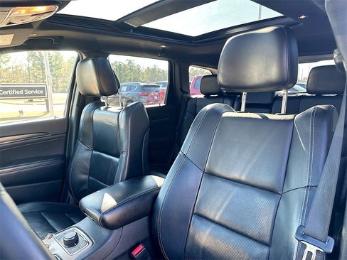 Used 2017 Jeep Grand Cherokee Limited w/ Luxury Group II image 8