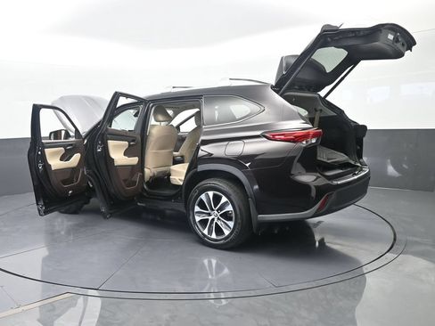 Used 2022 Toyota Highlander XLE FWD image 75
