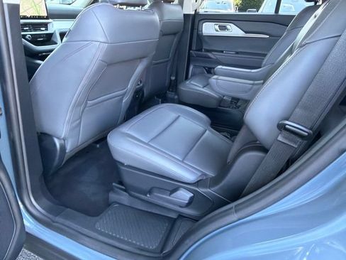 Used 2025 Ford Explorer Active w/ Active Comfort Package RWD image 21