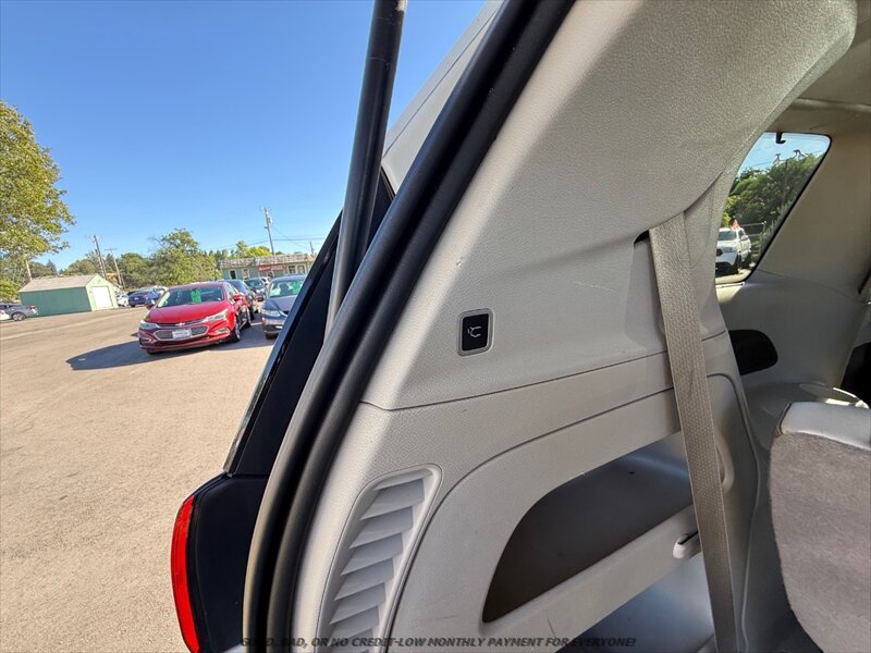 Used 2017 Chrysler Pacifica Touring-L Plus FWD image 37