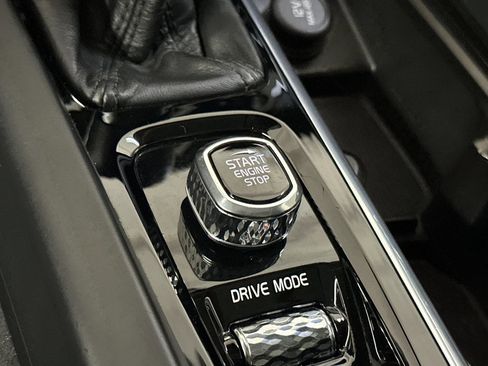 Used 2021 Volvo S60 T5 Momentum image 32