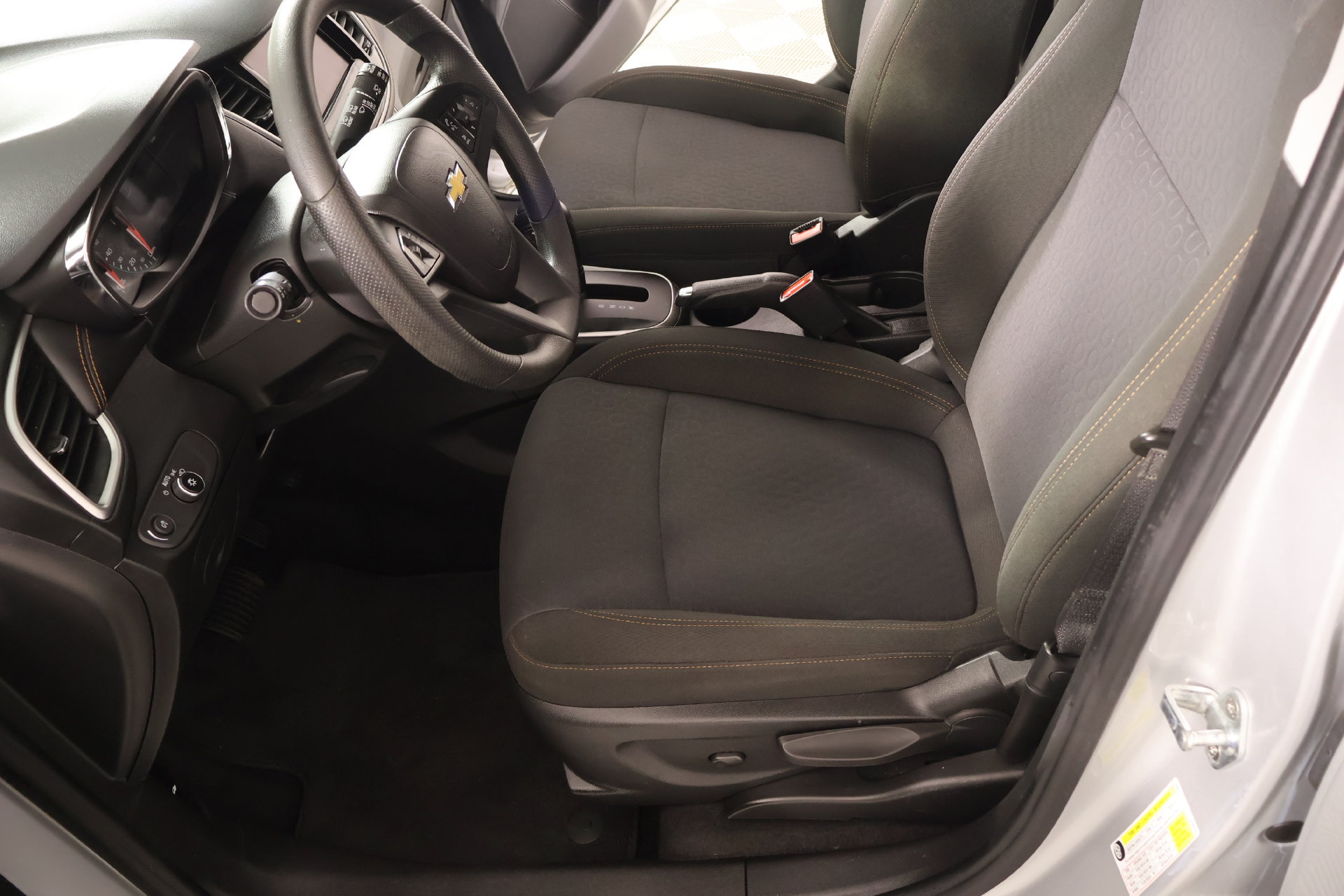 Used 2022 Chevrolet Trax LS w/ Tint and Cruise Package FWD image 10