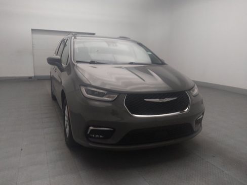 Used 2022 Chrysler Pacifica Touring-L FWD image 13