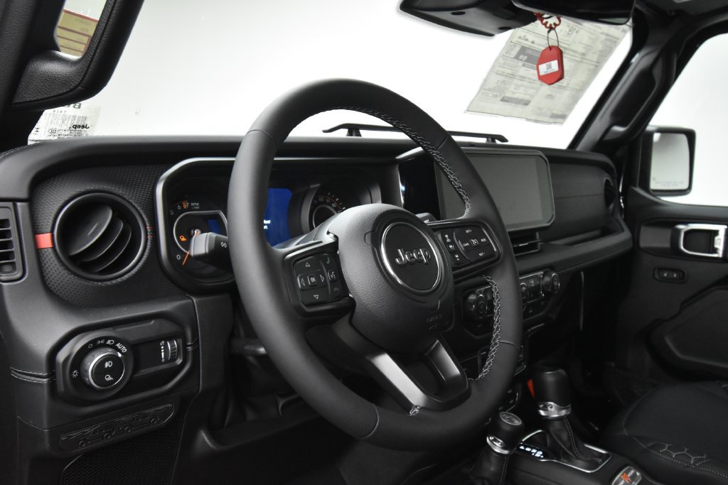 New 2026 Jeep Gladiator Rubicon w/ Technology Group AWD/4WD image 37