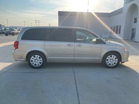 Used 2015 Dodge Grand Caravan SE w/ Quick Order Package 29E SE FWD image 4