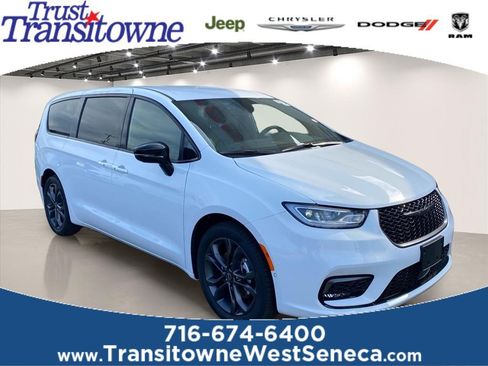New 2026 Chrysler Pacifica Select FWD image 1