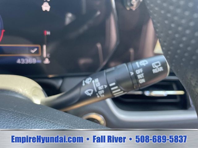 Used 2025 Chevrolet TrailBlazer LT AWD/4WD image 29