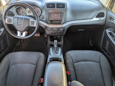 Used 2019 Dodge Journey SE w/ Connectivity Group FWD image 5