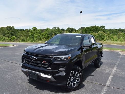 Used 2023 Chevrolet Colorado Z71 w/ Z71 Convenience Package 2 AWD/4WD image 6