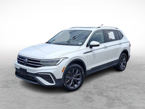 Used 2023 Volkswagen Tiguan SE AWD/4WD image 1