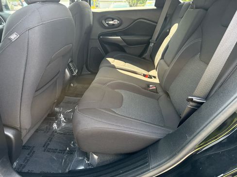 Used 2020 Jeep Cherokee Latitude AWD/4WD image 13