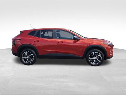 Used 2024 Chevrolet Trax RS FWD image 6