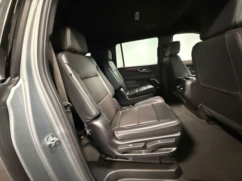 Used 2025 GMC Yukon XL Denali AWD/4WD image 14