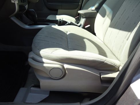 Used 2010 Ford Focus SE FWD image 20