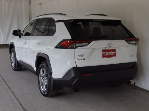 Used 2025 Toyota RAV4 XLE w/ Convenience Package AWD/4WD image 26