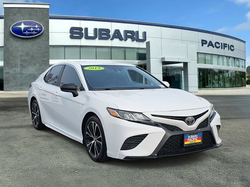 Used 2019 Toyota Camry SE w/ Carpet Mat Package image 1