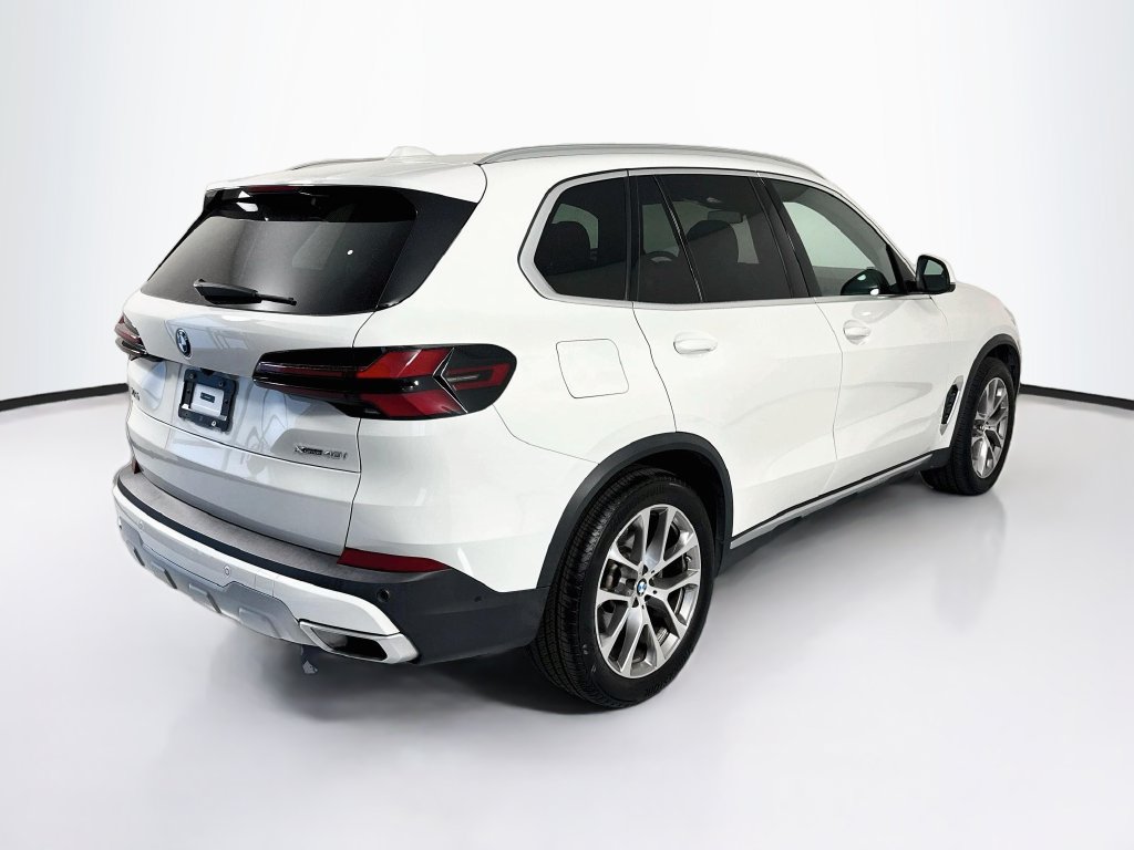 Used 2024 BMW X5 xDrive40i w/ Parking Assistance Package AWD/4WD image 5
