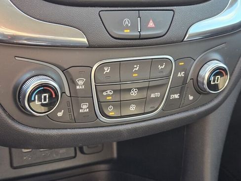 Used 2024 Chevrolet Equinox LT image 18