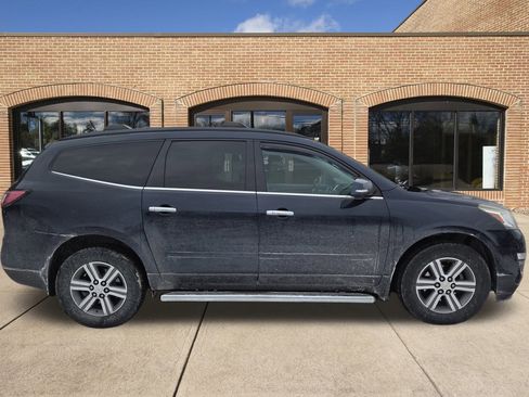 Used 2016 Chevrolet Traverse LT image 2