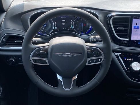 New 2026 Chrysler Pacifica Select image 39