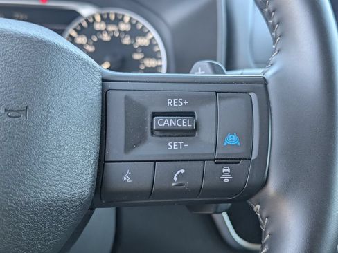 Used 2025 Nissan Rogue SV AWD/4WD image 18