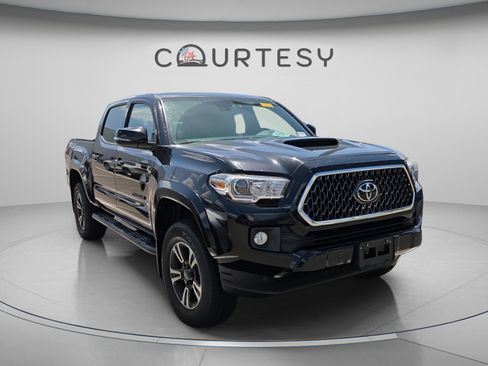 Used 2019 Toyota Tacoma TRD Sport AWD/4WD image 3