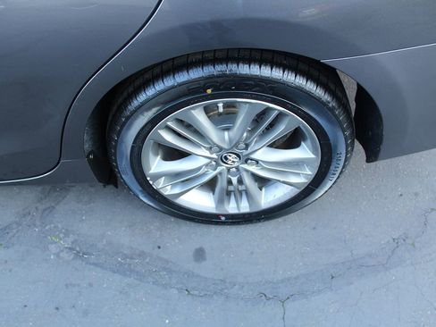 Used 2016 Toyota Camry SE image 12