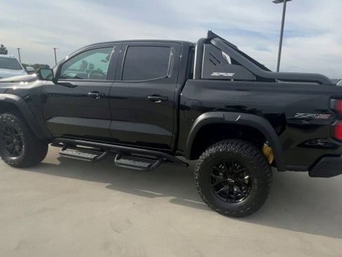 Used 2025 Chevrolet Colorado ZR2 w/ Midnight Edition image 6