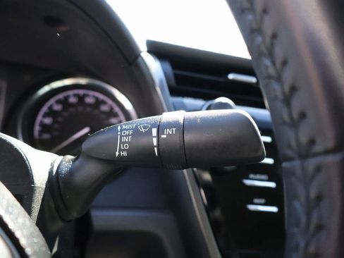 Used 2020 Toyota Camry SE image 31