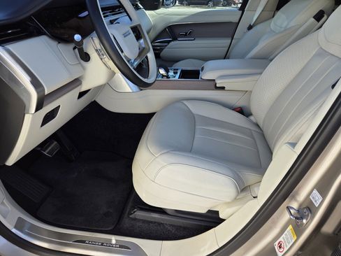 Certified 2023 Land Rover Range Rover SE image 22