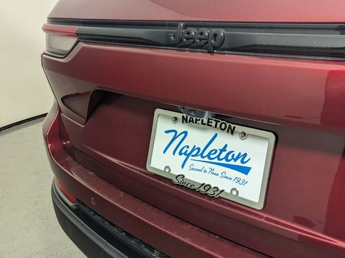 New 2025 Jeep Grand Cherokee Limited w/ Luxury Tech Group II image 9