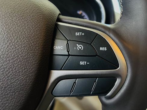 Used 2020 Jeep Grand Cherokee Overland AWD/4WD image 42