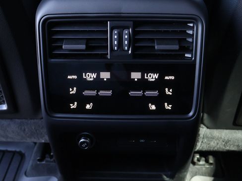 Used 2025 Porsche Cayenne S AWD/4WD image 24