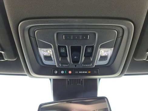 Used 2022 Chevrolet Silverado 1500 High Country w/ High Country Premium Package AWD/4WD image 31