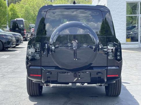 New 2026 Land Rover Defender 130 X-Dynamic SE AWD/4WD image 5