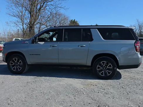 Used 2023 Chevrolet Suburban Z71 w/ Luxury Package image 4