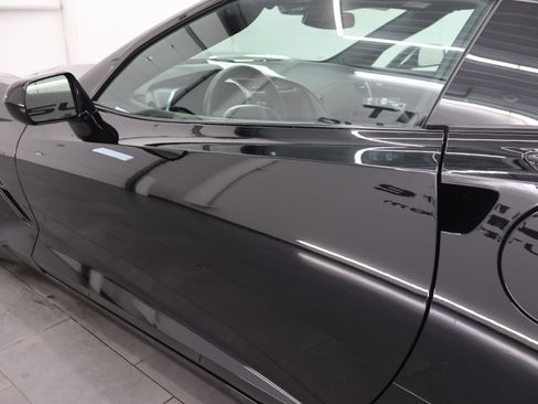 Used 2019 Chevrolet Corvette Stingray Coupe w/ Carbon Flash Badge Package RWD image 28