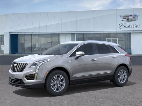 New 2026 Cadillac XT5 Luxury image 2