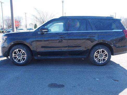 Certified 2025 Ford Expedition Active image 4