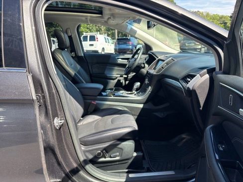 Used 2017 Ford Edge Titanium w/ Equipment Group 301A FWD image 44