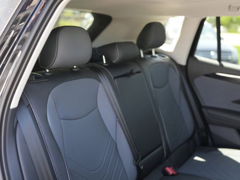 Used 2025 Volkswagen Tiguan SE w/ Panoramic Sunroof Package AWD/4WD image 24