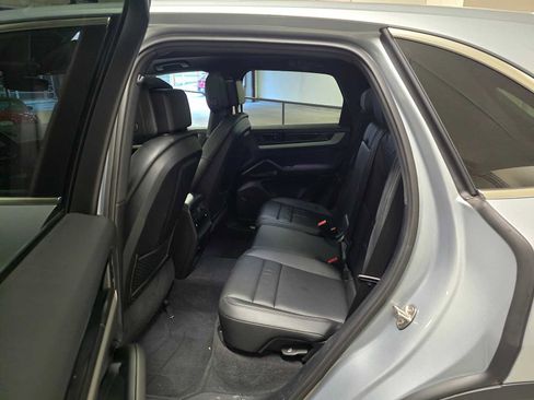 Used 2024 Porsche Cayenne image 19