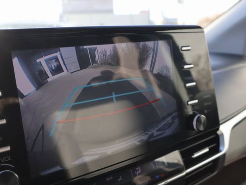 Used 2024 Toyota Sienna XLE image 25