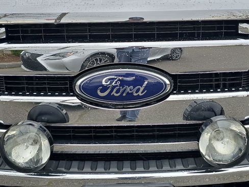 Used 2015 Ford F250 Lariat w/ Camper Package image 32