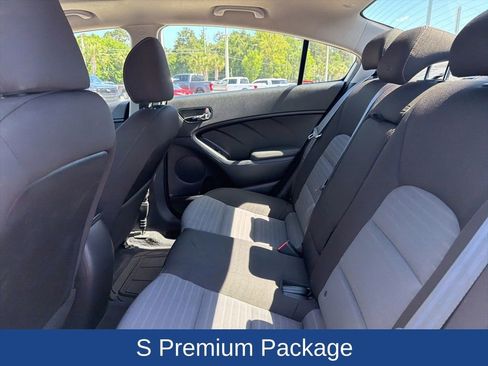 Used 2017 Kia Forte S w/ Option Group 040 FWD image 17