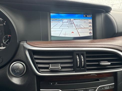 Used 2018 INFINITI QX30 AWD w/ Cafe Teak Theme Package image 25