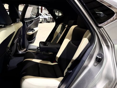 Used 2022 Lexus NX 250 FWD w/ Towing Package (2000 Lbs) image 18