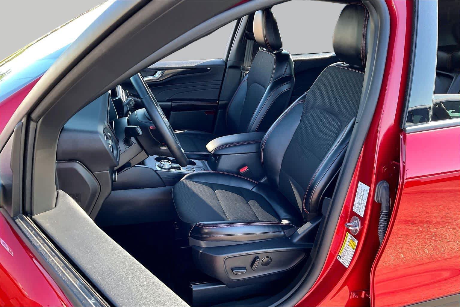 Used 2025 Ford Escape ST-Line FWD image 8